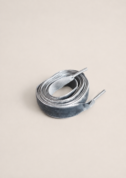 Nœud en velours gris clair